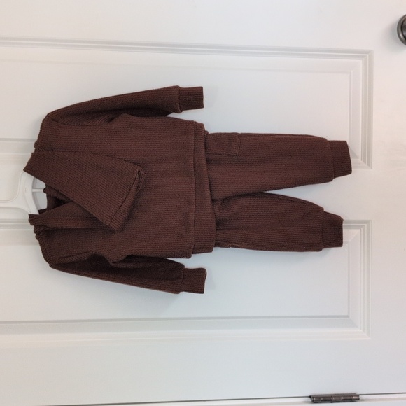 Little Ricky's Ribbed Sweatsuit - Picture 2 of 7